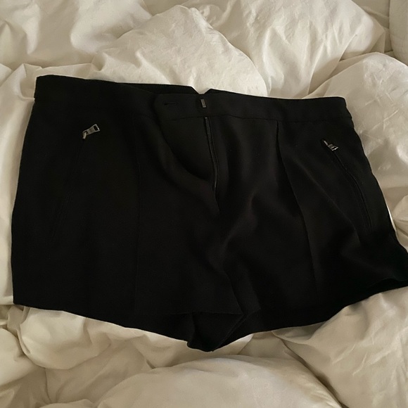 Short black shorts - Picture 5 of 5